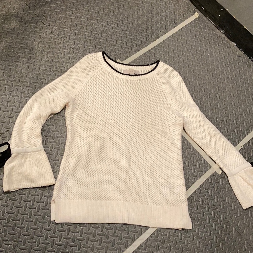 Cream colored loft sweater with tied sleeves